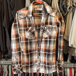 Long sleeve Buckle men’s Tailored shirt.